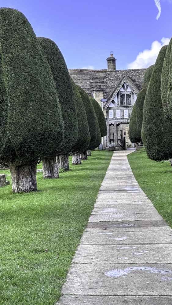 giardino con alberi painswick