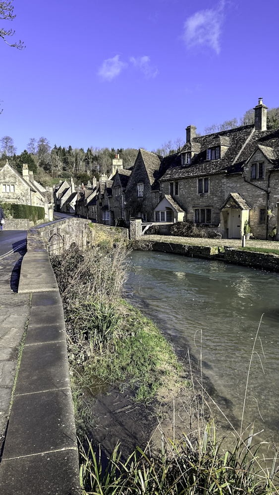 Castle combe, Cotswolds, scorcio.
Paese con corso d'acqua cotswolds