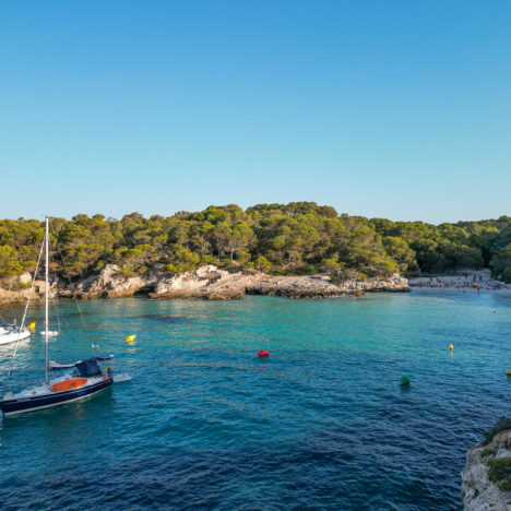 Panorama Minorca, spiaggia di cala Turqueta all'alba