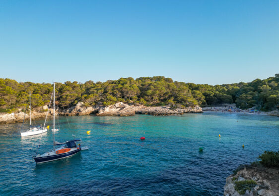 Panorama Minorca, spiaggia di cala Turqueta all'alba