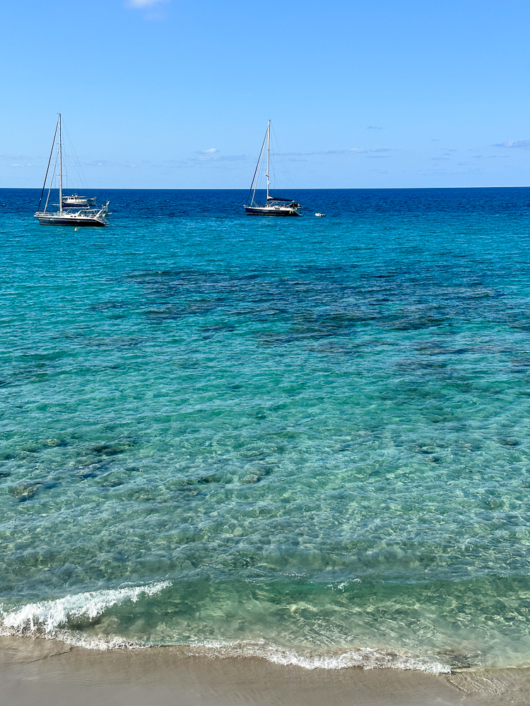 Sant Tomas, spiaggia Binigaus e la sua acqua cristallina