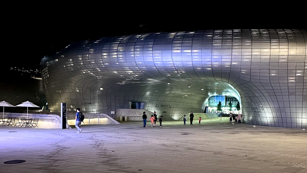 Dongdaemum Design Plaza, Seoul, progettata dall'architetto Zaha Hadid