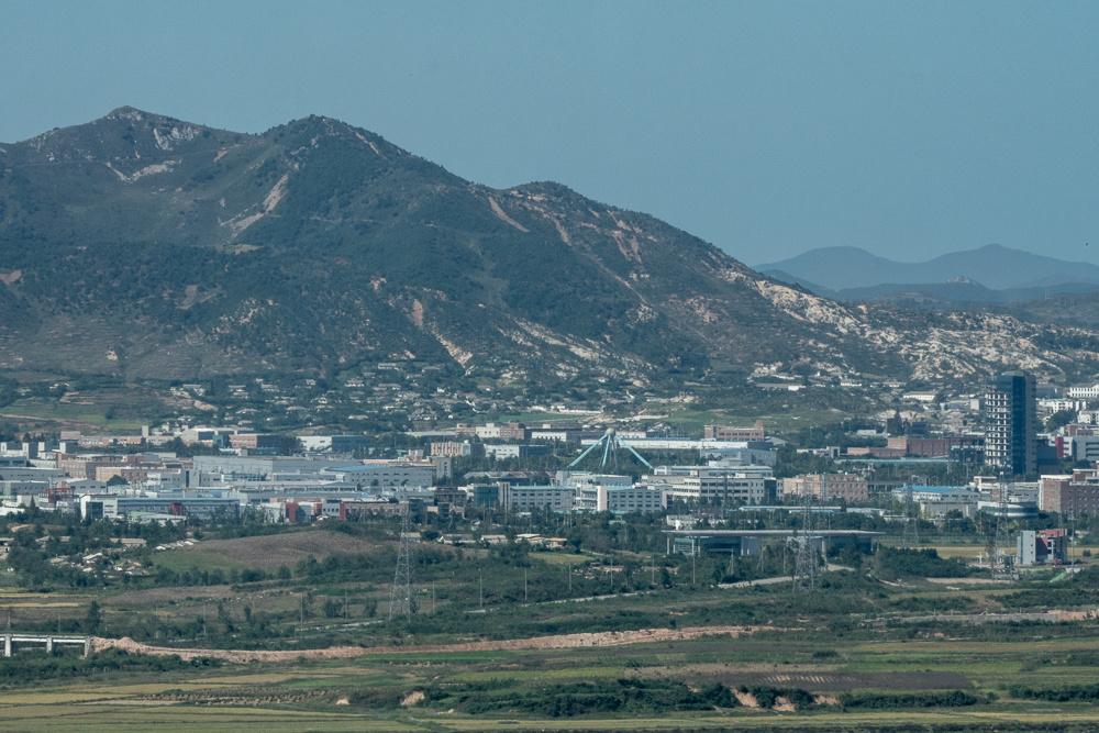 Vista dalla DMZ sulla Corea del Nord, la città di propaganda